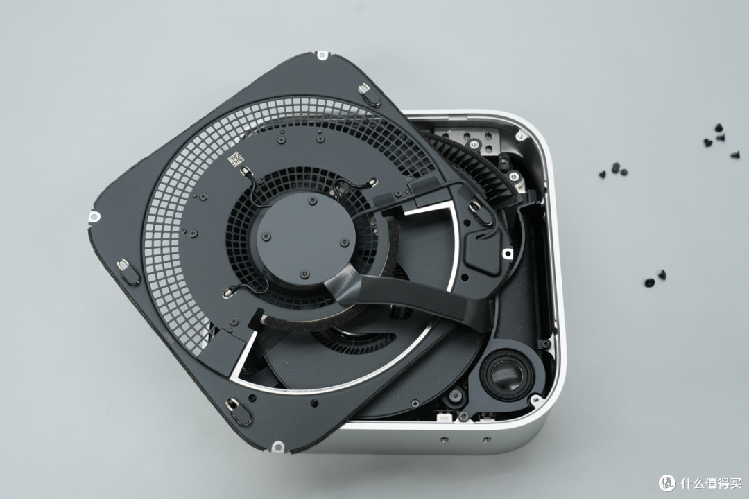 苹果M6 Mac mini迷你主机6999起做得如何?拆解看看