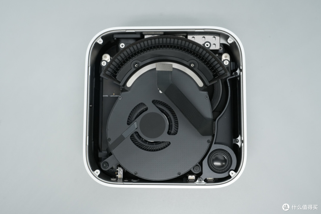 苹果M6 Mac mini迷你主机6999起做得如何?拆解看看