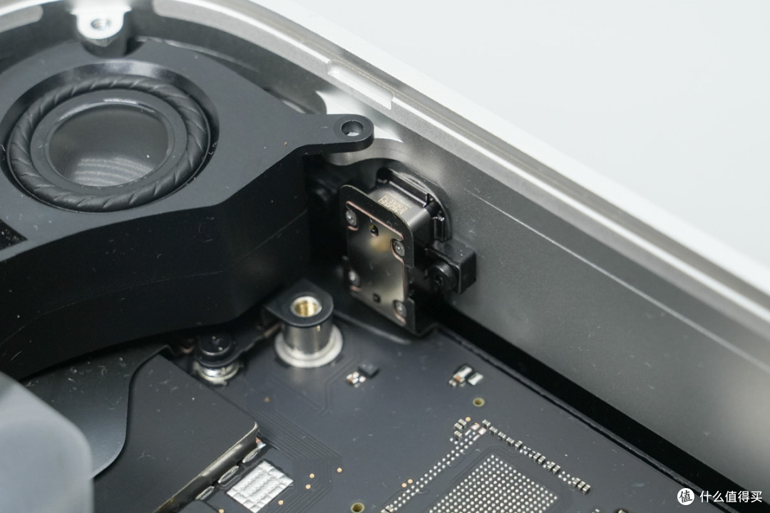 苹果M6 Mac mini迷你主机6999起做得如何?拆解看看