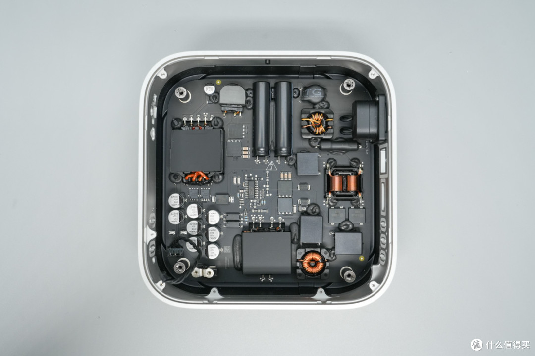 苹果M6 Mac mini迷你主机6999起做得如何?拆解看看