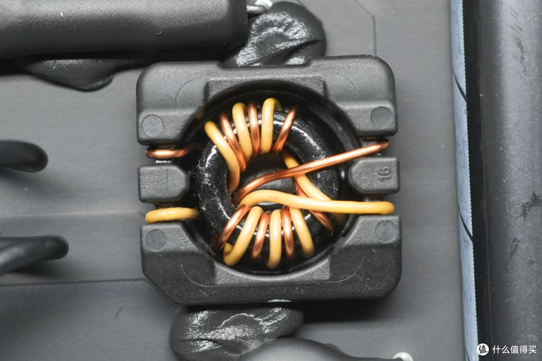 苹果M6 Mac mini迷你主机6999起做得如何?拆解看看