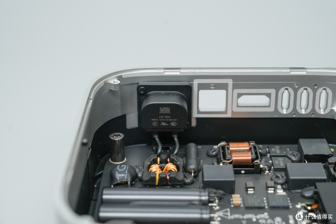苹果M6 Mac mini迷你主机6999起做得如何?拆解看看