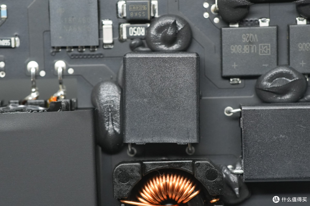 苹果M6 Mac mini迷你主机6999起做得如何?拆解看看