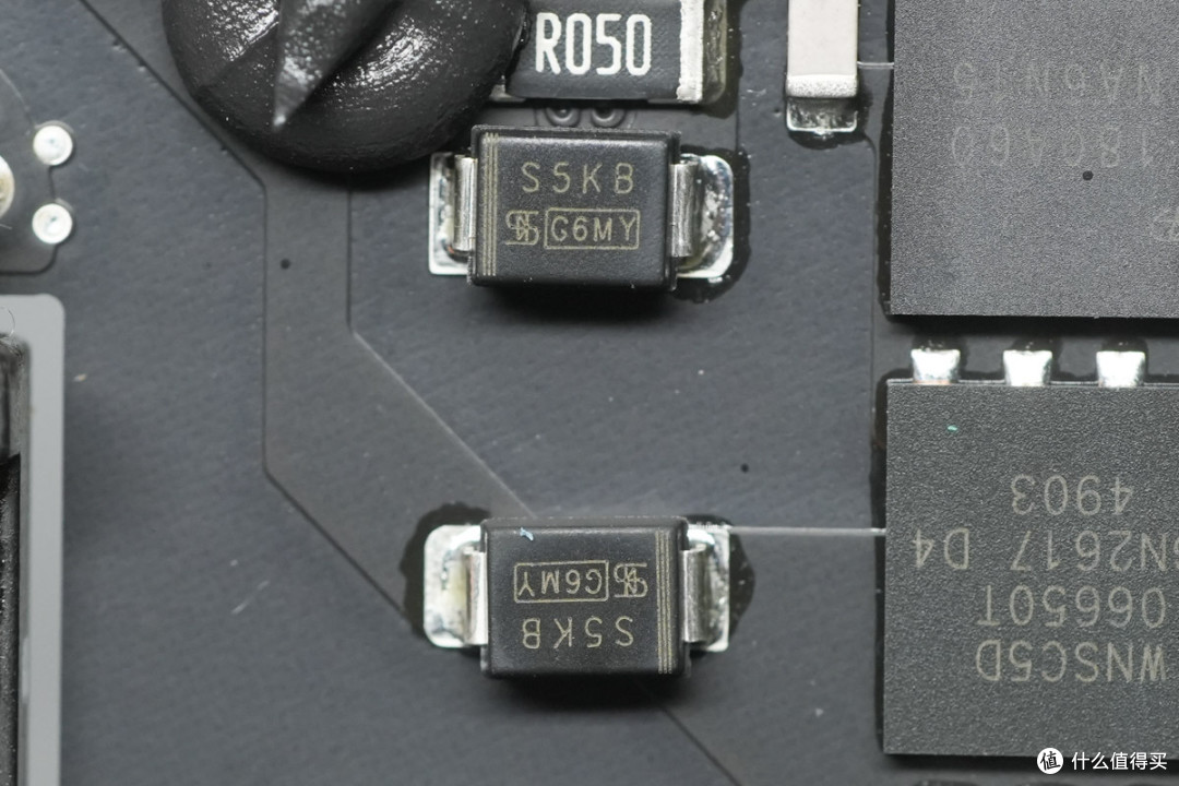 苹果M6 Mac mini迷你主机6999起做得如何?拆解看看