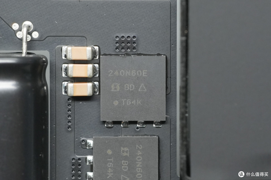 苹果M6 Mac mini迷你主机6999起做得如何?拆解看看
