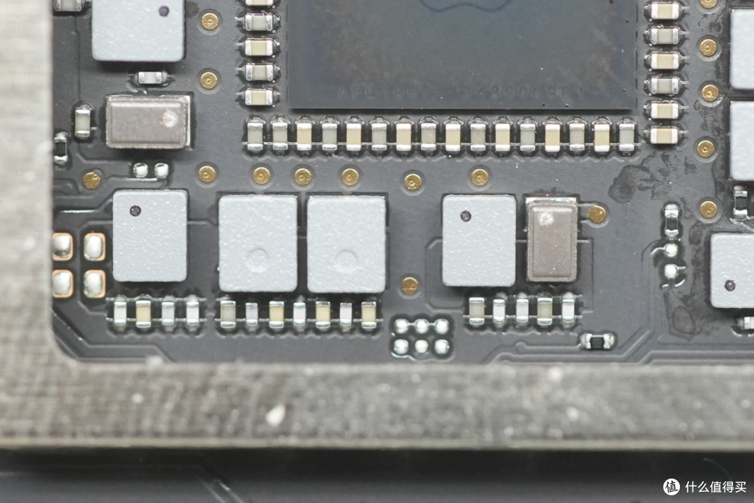 苹果M6 Mac mini迷你主机6999起做得如何?拆解看看