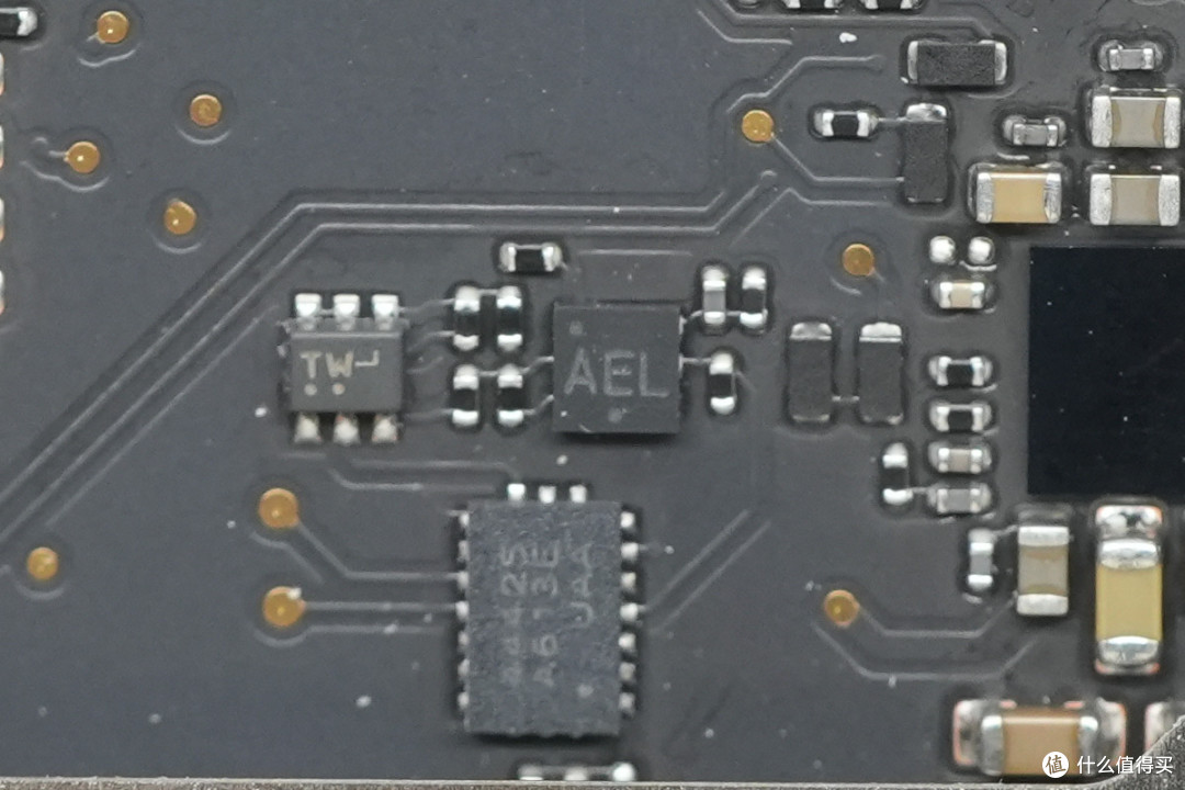 苹果M6 Mac mini迷你主机6999起做得如何?拆解看看
