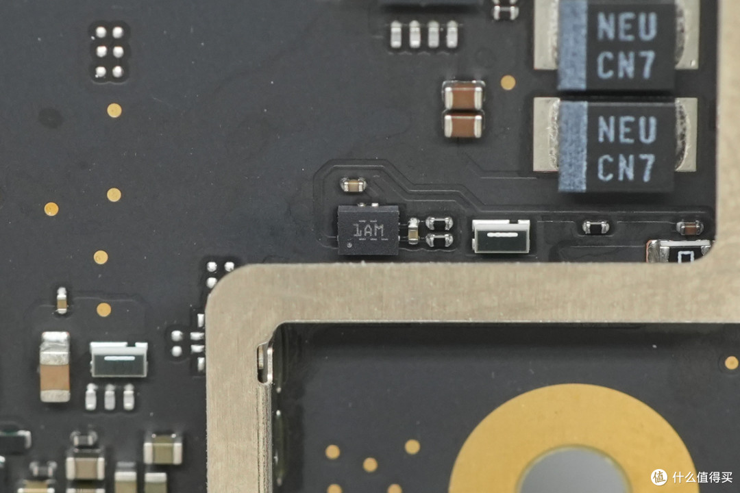 苹果M6 Mac mini迷你主机6999起做得如何?拆解看看