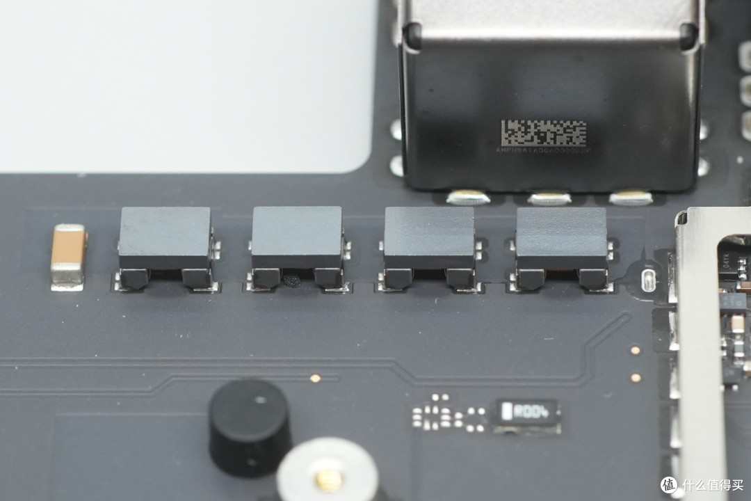 苹果M6 Mac mini迷你主机6999起做得如何?拆解看看