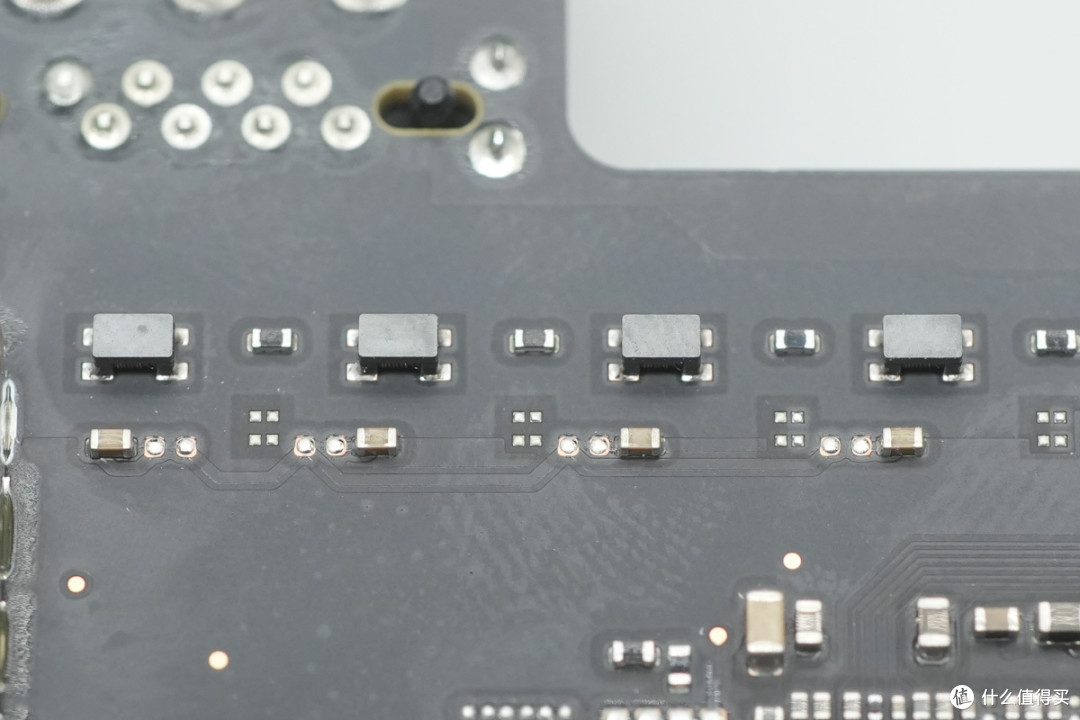 苹果M6 Mac mini迷你主机6999起做得如何?拆解看看