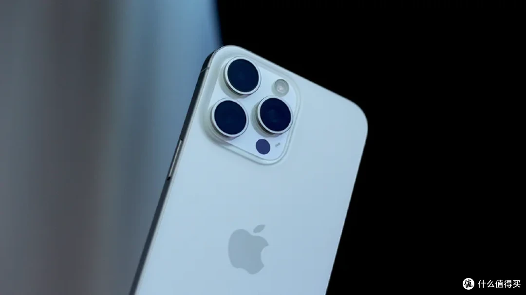 the phone is built like a tank 1790354986
