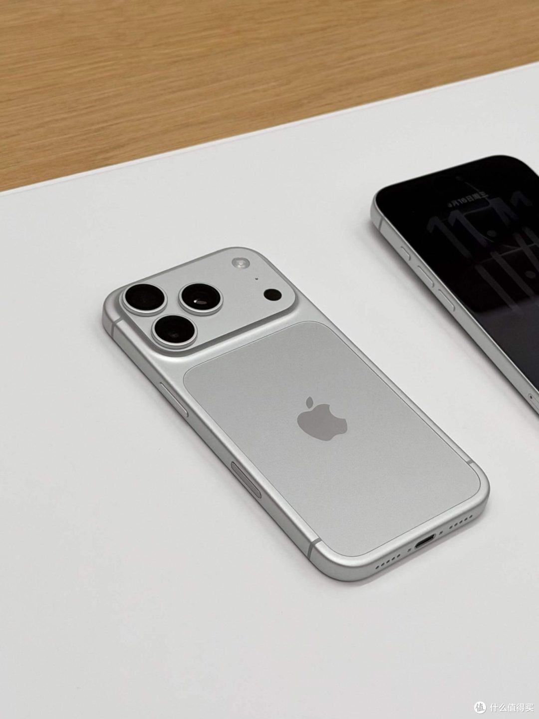 iPhone 18 Pro首发即翻车:涨1000元黄牛拒收