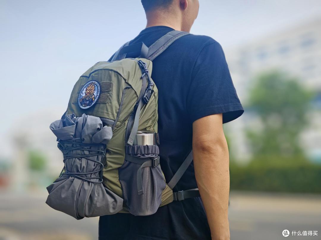轻量折叠与硬核功能兼得:德国塔虎TT冲顶包深度使用体验
