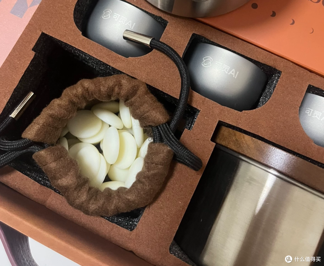 二手鱼刷到可灵AI中秋礼盒，一套茶具+一套棋具，目前最低150