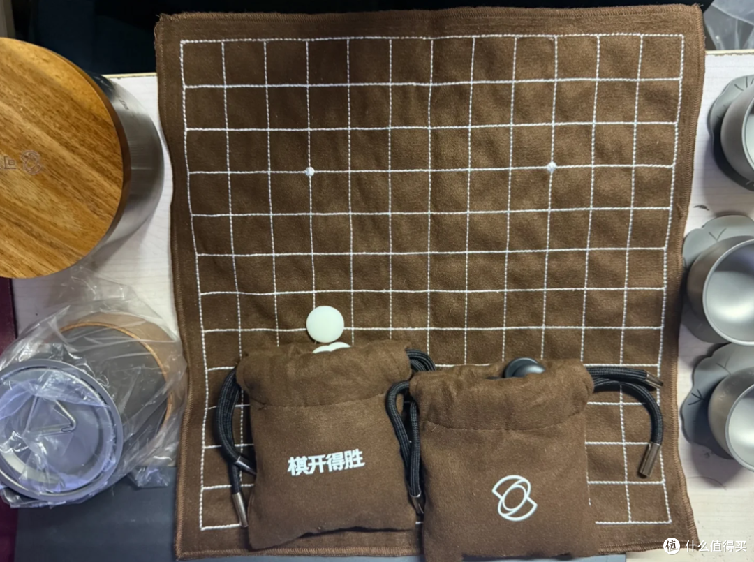 二手鱼刷到可灵AI中秋礼盒，一套茶具+一套棋具，目前最低150