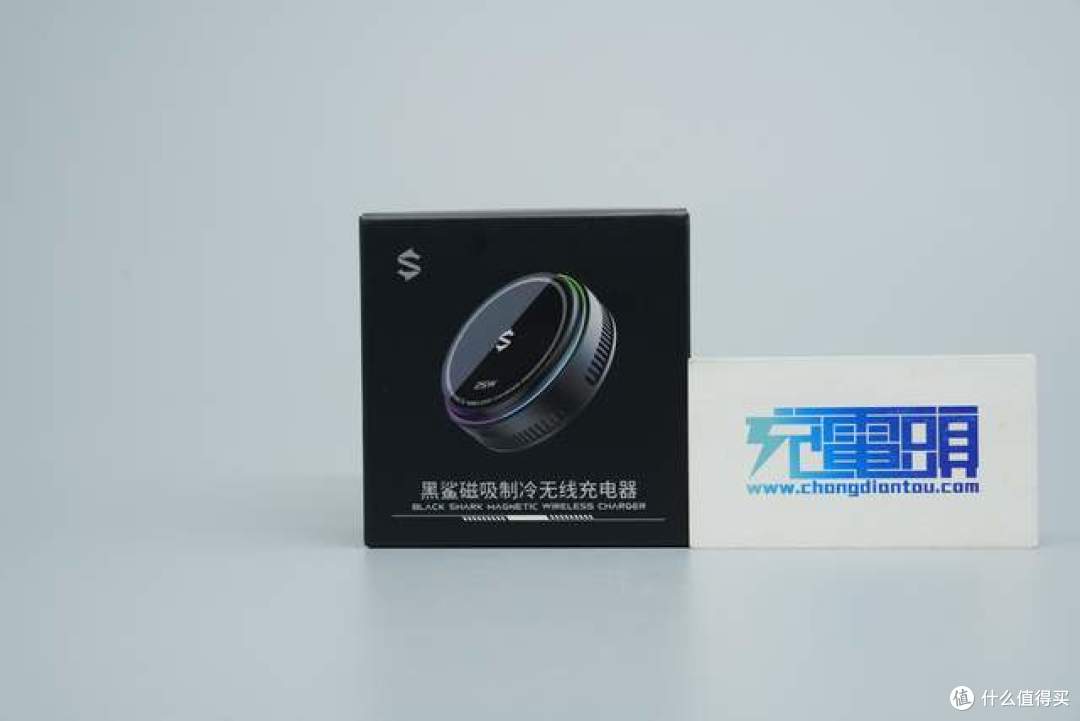 既是散热背夹也是无线充!黑鲨磁吸制冷充电器拆解