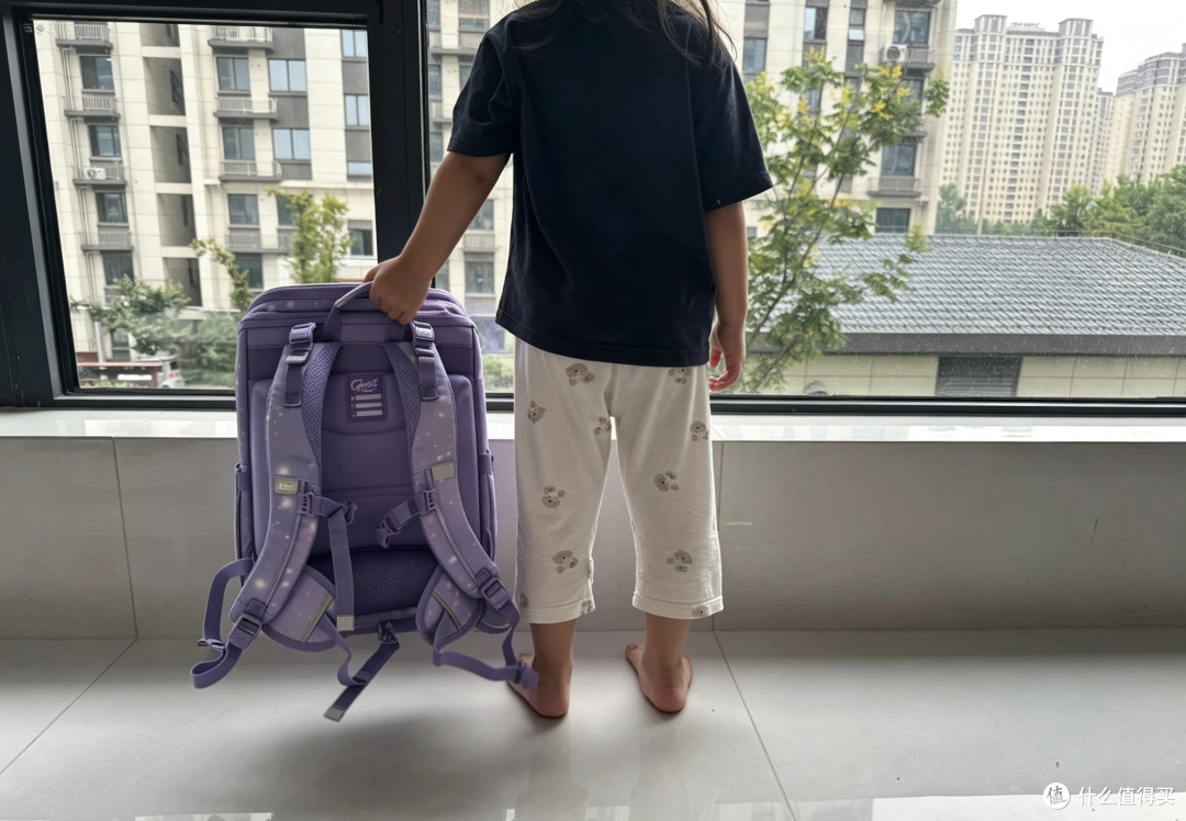 送给一年级小侄女的书包，颜值和护脊都一步到位