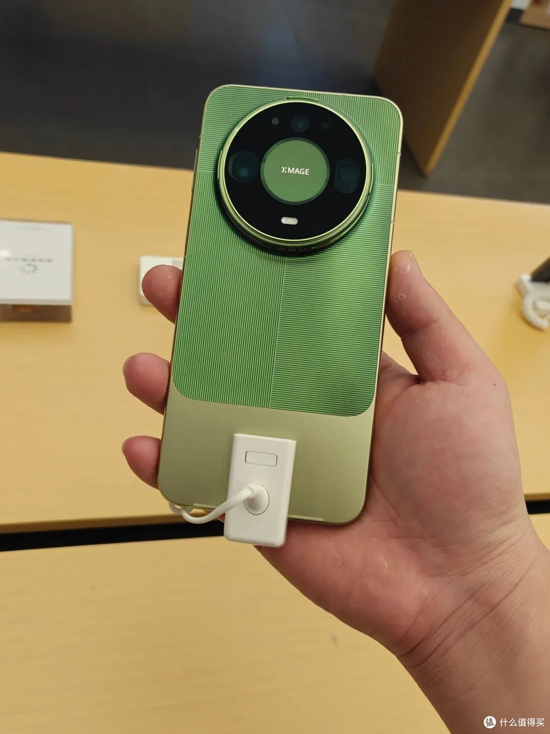 华为 Mate 90 还没发布,“巨炮”先亮出来了