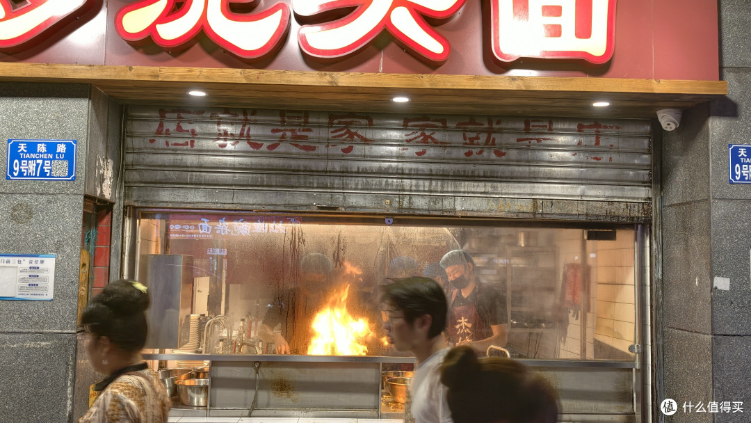 一碗真爆炒还是靠炒作起来的面-打卡网红杰爆炒浇头面