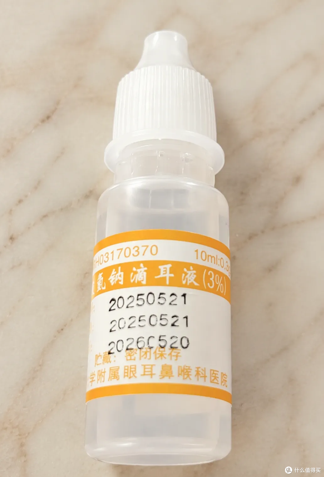 为什么耳廓一圈总是油腻腻的,有时候还会有皮屑?