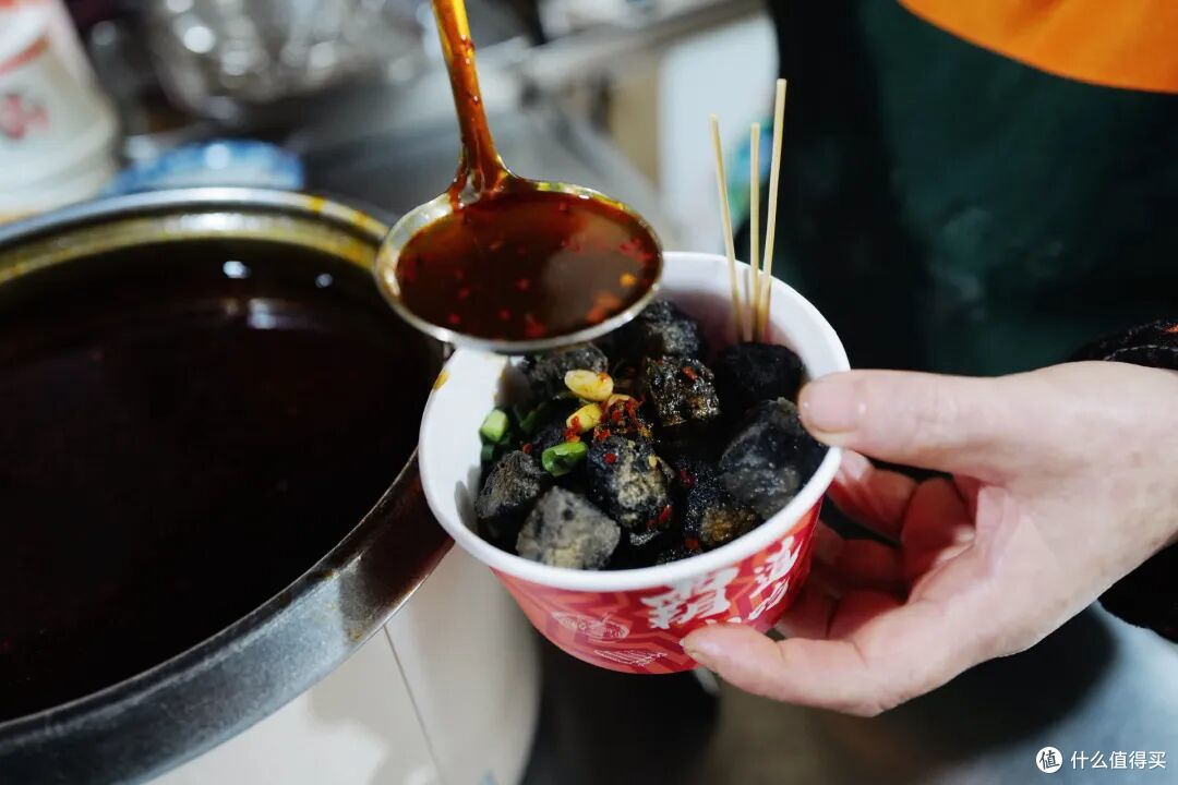 花100块,在这座冷门小城吃三天!人不多,花钱少,饭好吃