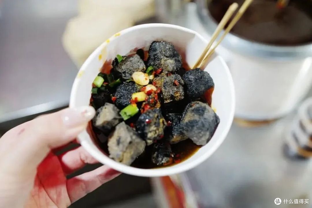 花100块,在这座冷门小城吃三天!人不多,花钱少,饭好吃