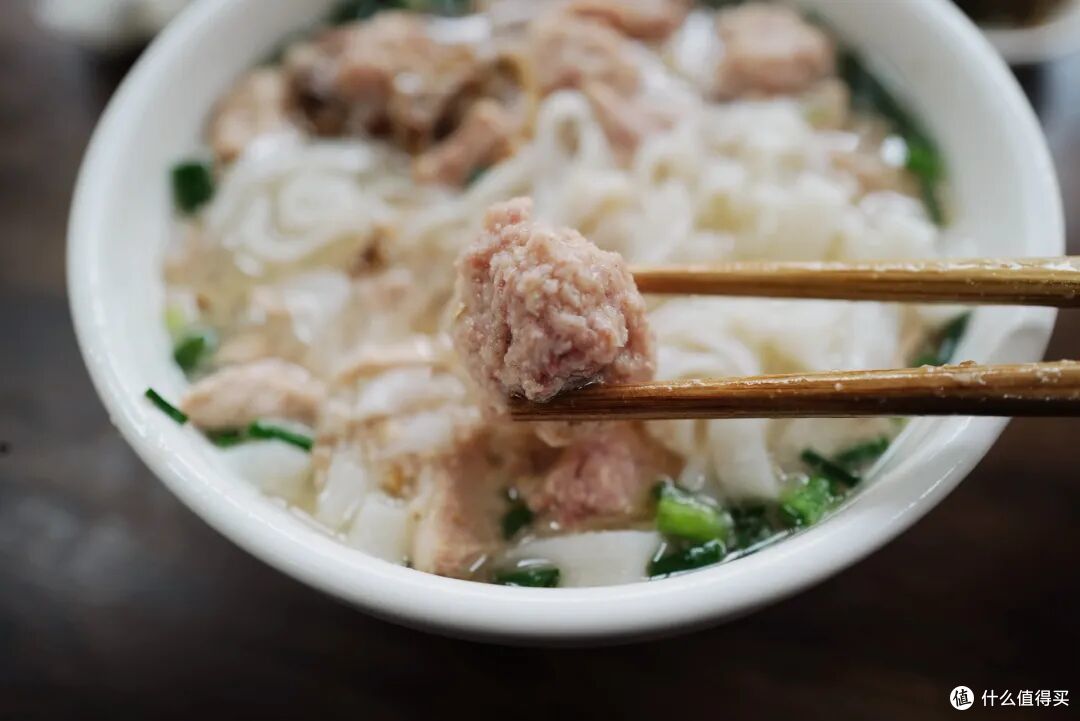 花100块,在这座冷门小城吃三天!人不多,花钱少,饭好吃