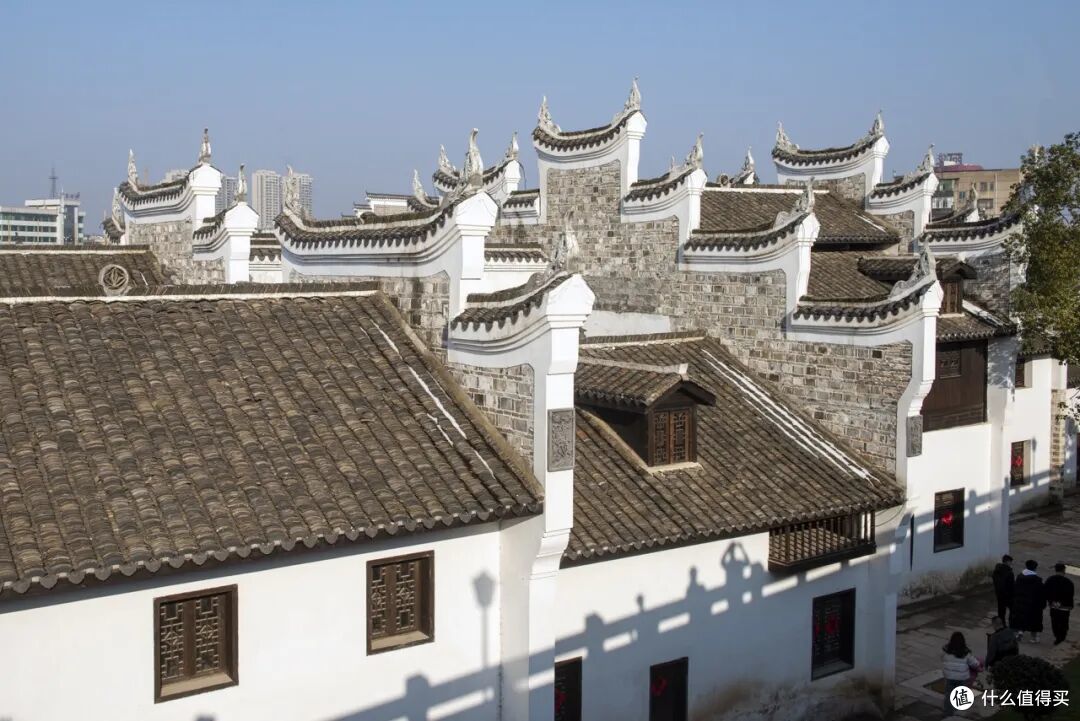 花100块,在这座冷门小城吃三天!人不多,花钱少,饭好吃