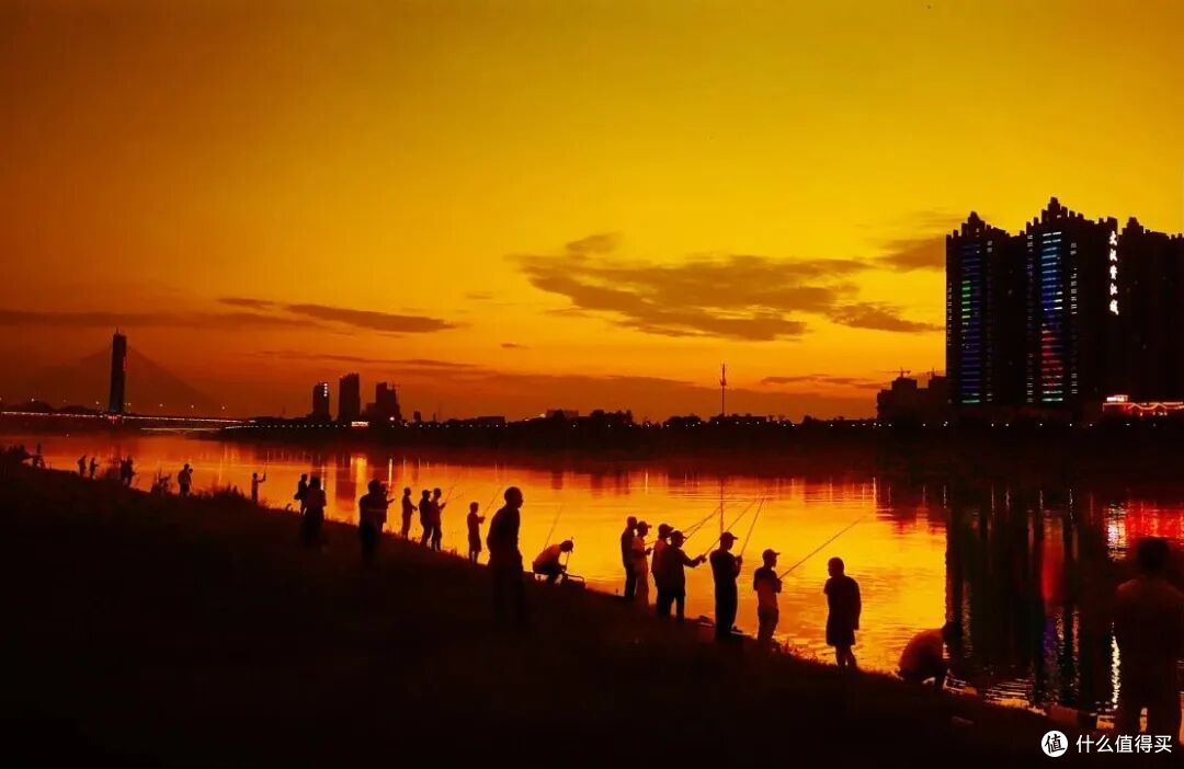 花100块,在这座冷门小城吃三天!人不多,花钱少,饭好吃