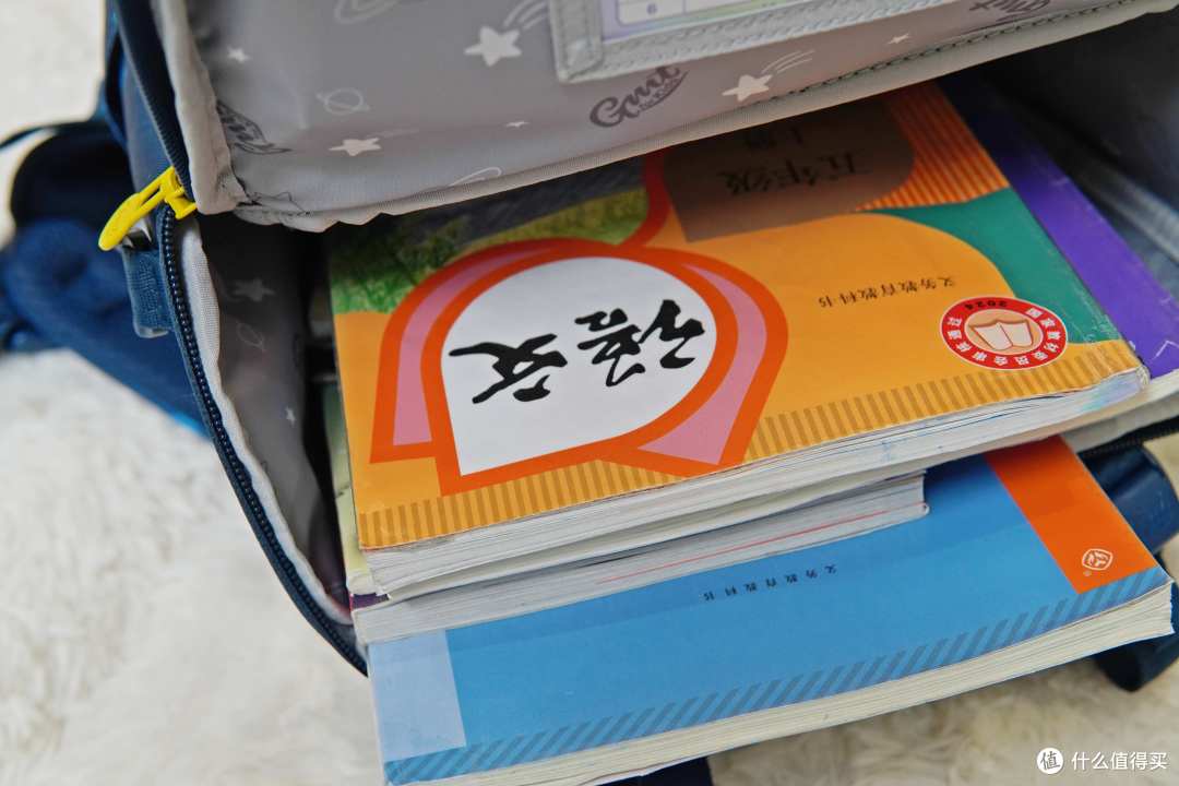开学一个月真实分享,给娃换了个轻巧的GMT for Kids护脊书包