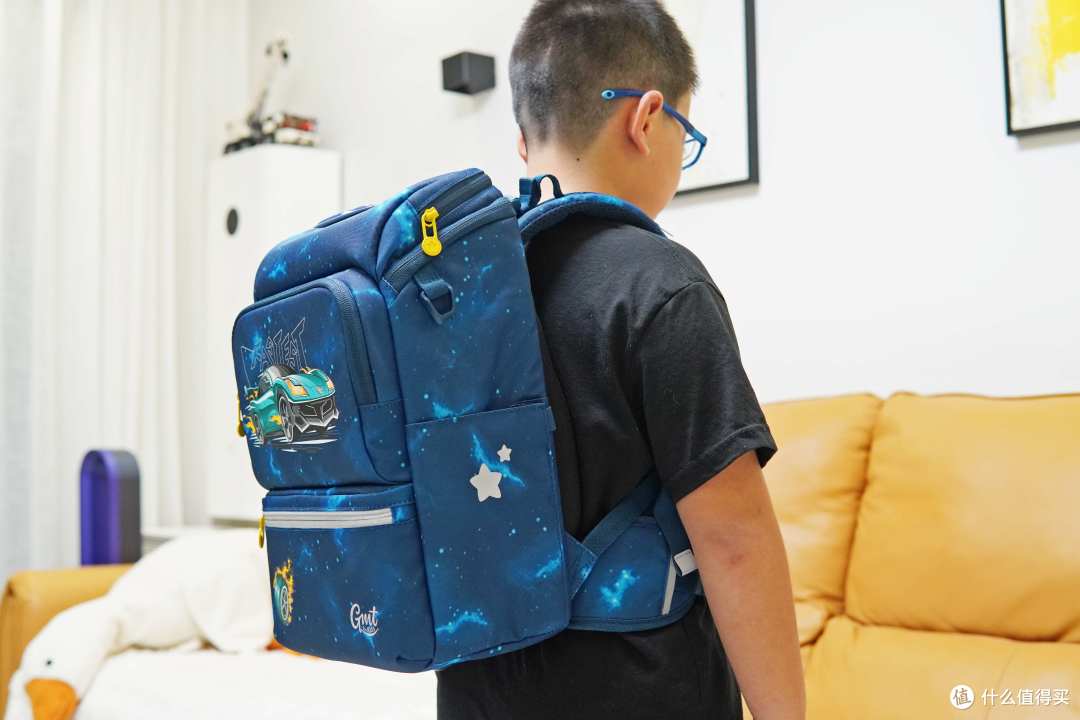开学一个月真实分享,给娃换了个轻巧的GMT for Kids护脊书包