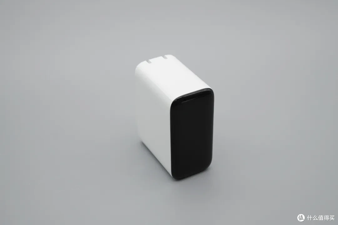 实时功率看得见!瑞嘉达 70W 氮化镓充电器评测