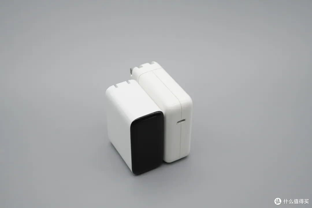 实时功率看得见!瑞嘉达 70W 氮化镓充电器评测