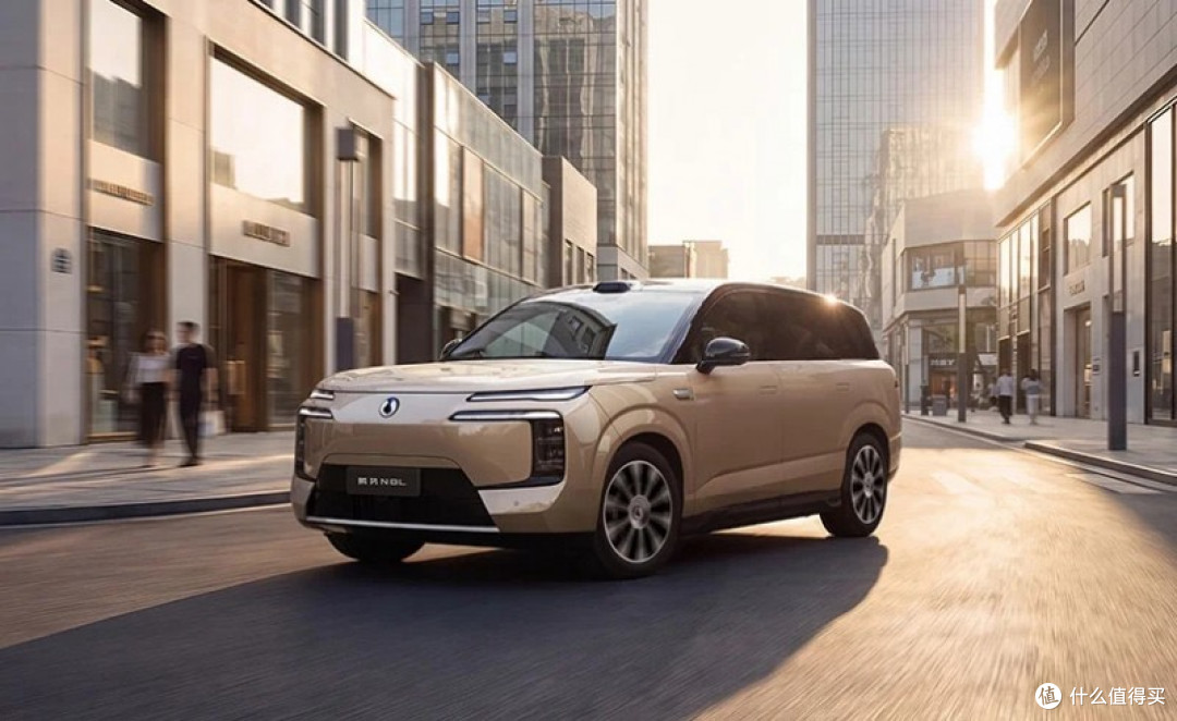 腾势N8L闪充版技术解析:易三方+云辇-A+天神之眼B定义大六座SUV