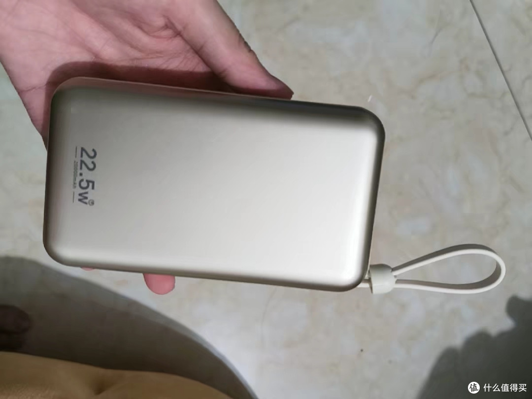 自带线大容量充电宝安全出行搭子