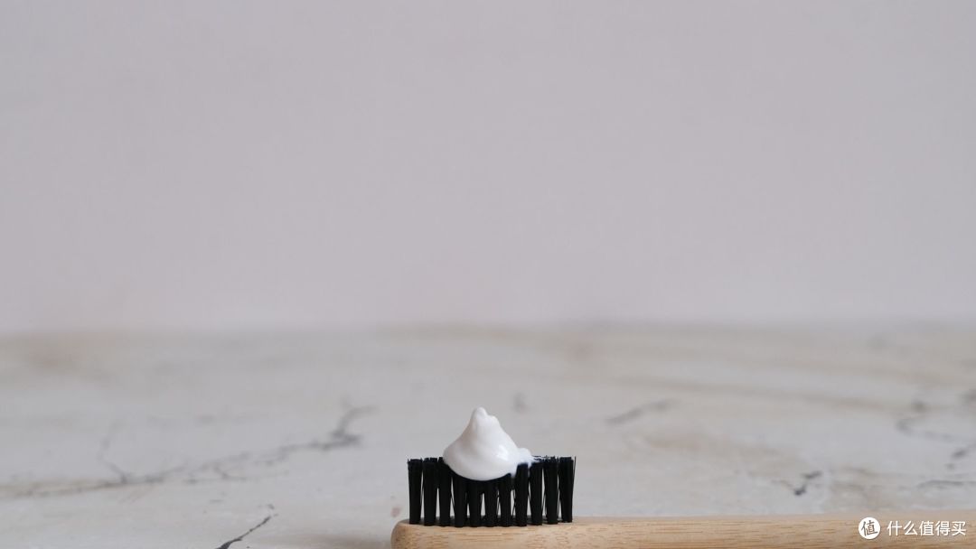 挑牙膏只看一件事：含不含氟