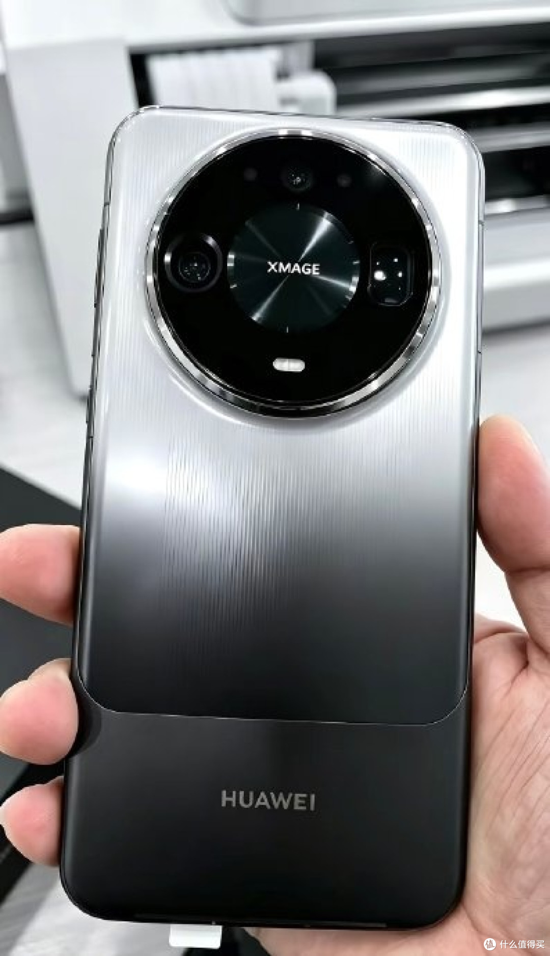 华为Mate90新外观流出:蹲了这么久,到底要不要冲首发
