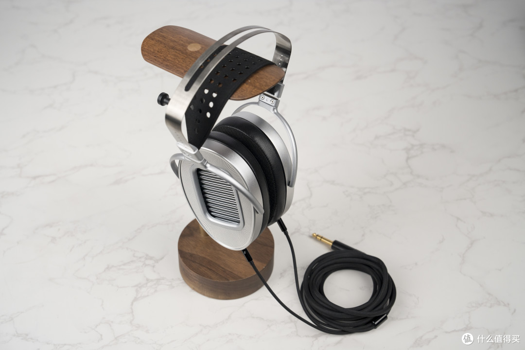 HE400SE就不展示照片了，HIFIMAN的新款高端机型，比如HEKU，客观地说水平是不错的，但老款古董就算了吧