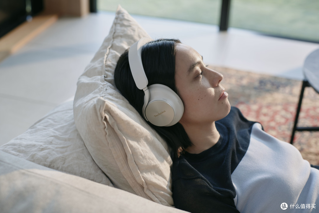 Technics 推出搭载全新40mm磁流体驱动单元的 EAH-A1000无线耳机