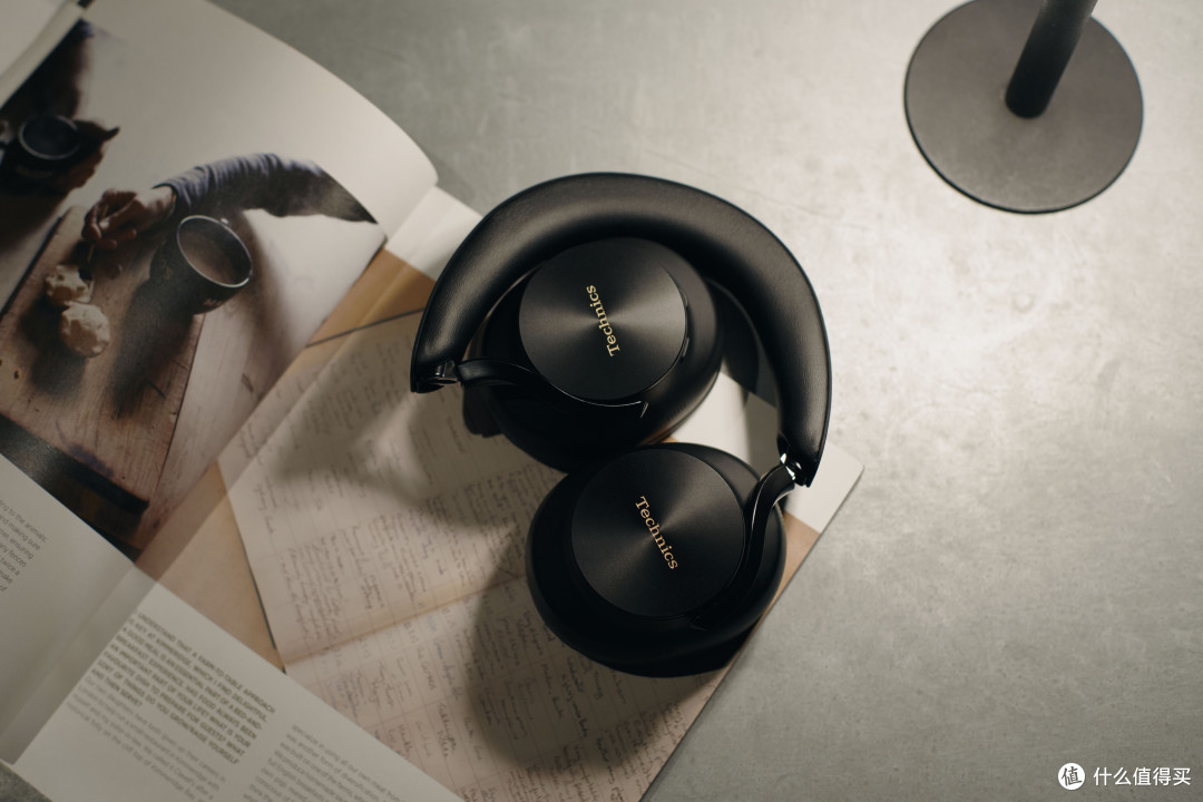 Technics 推出搭载全新40mm磁流体驱动单元的 EAH-A1000无线耳机