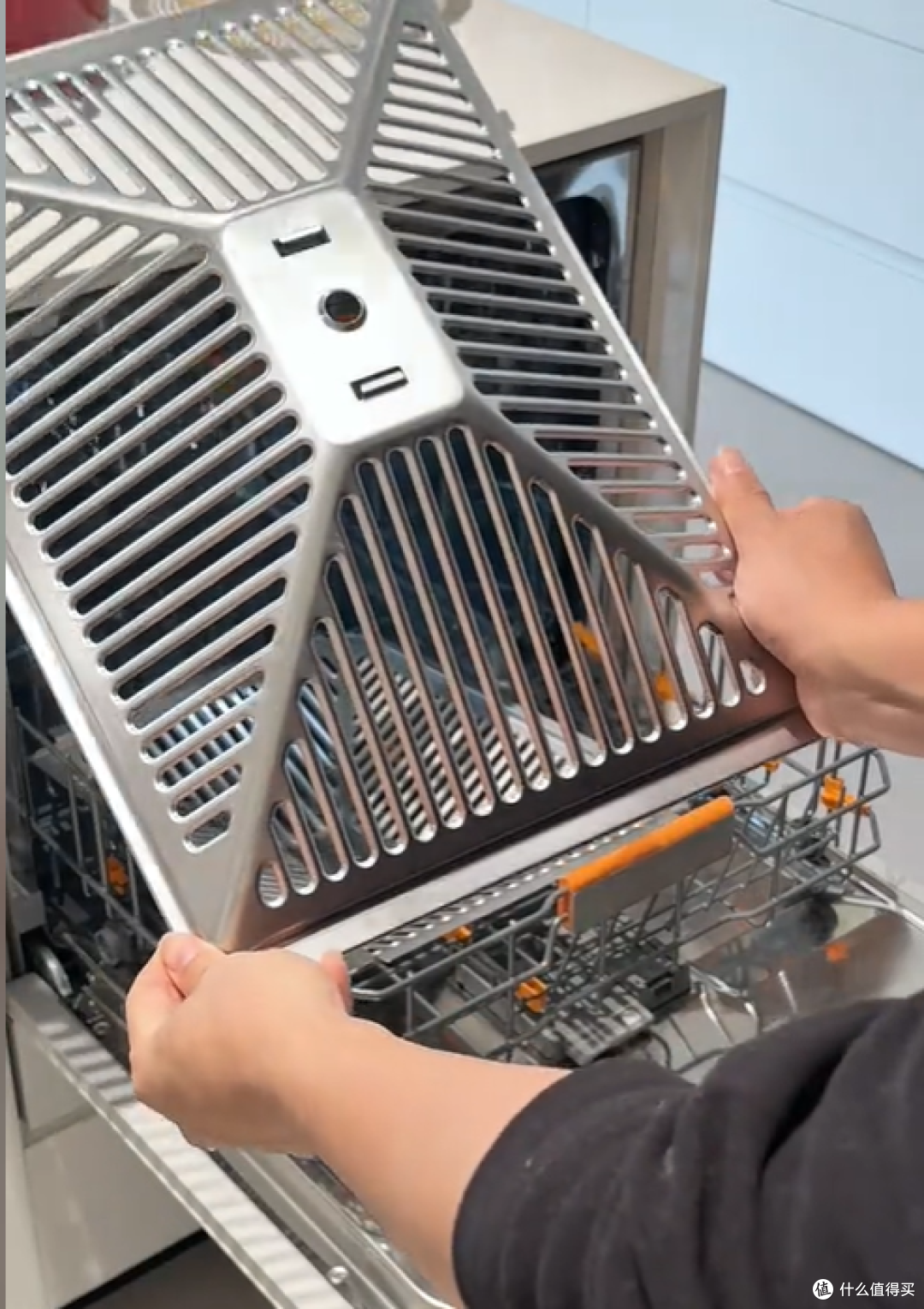 洗碗机抬高安装不用弯腰:慧曼B2Pro-65对新手爸妈很友好