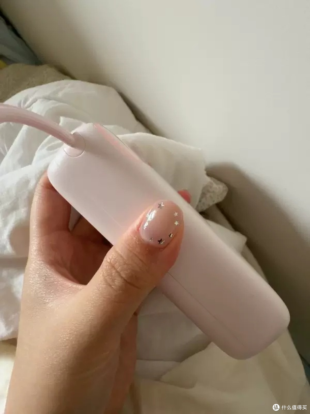 倍思旅行减负:自带插脚移动电源