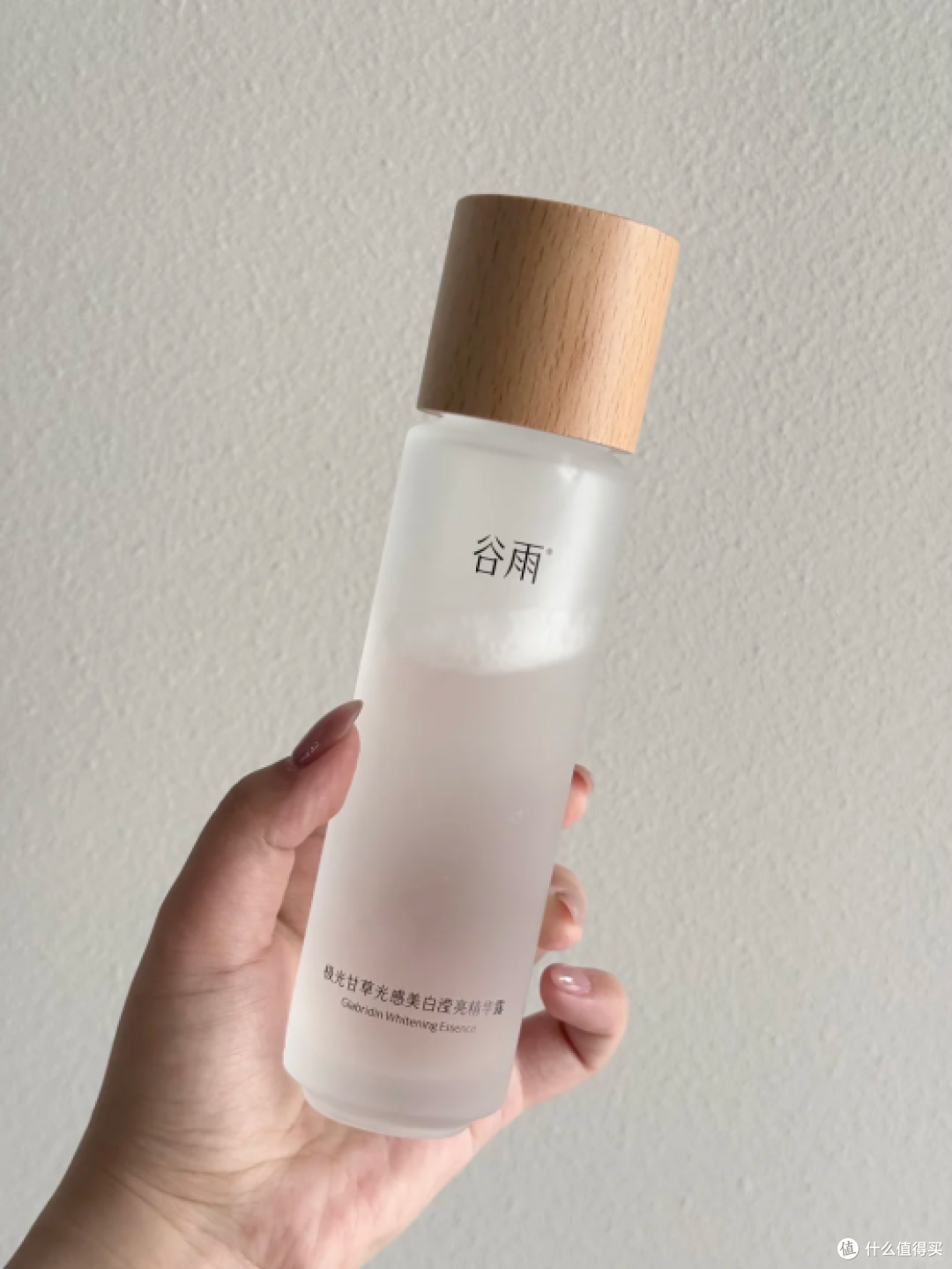 不追冷白皮,入秋后我总算找到自带光感的素颜天菜美白水