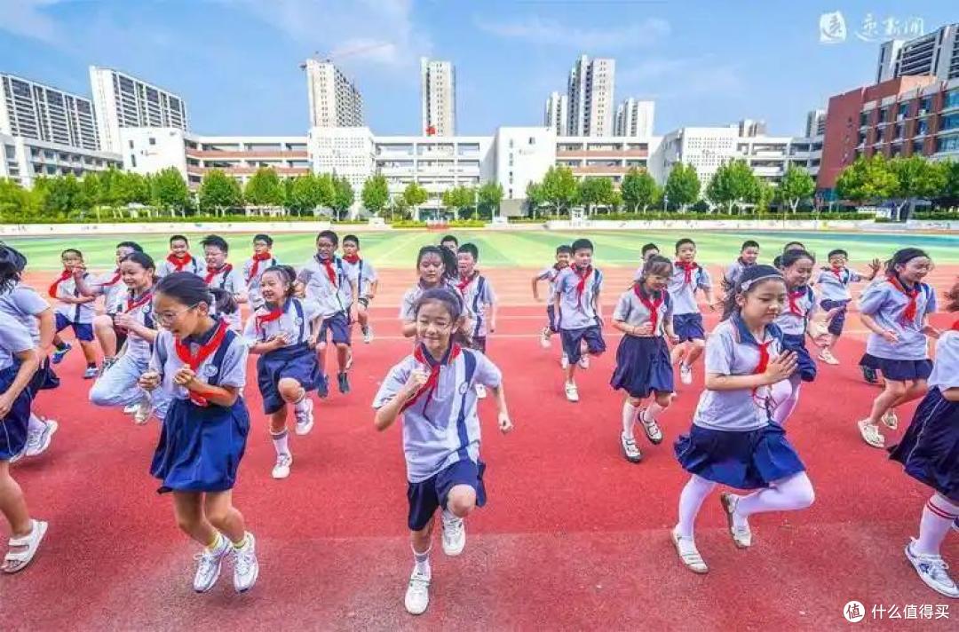 我国中小学体育将推行“2115”计划,每周体育活动时间多达10小时