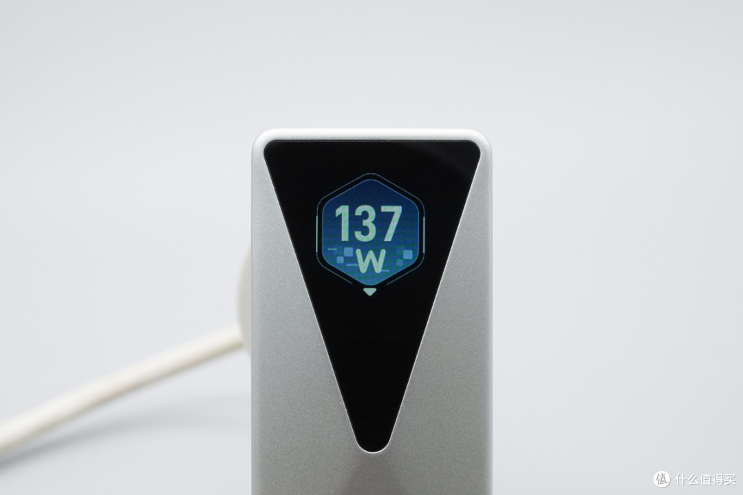 可视化快充新体验!七彩虹iGame Guard 140W智显充评测