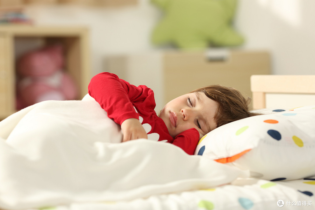 婴幼儿睡眠黄金法则!睡对时间和姿势,助力大脑发育长高高