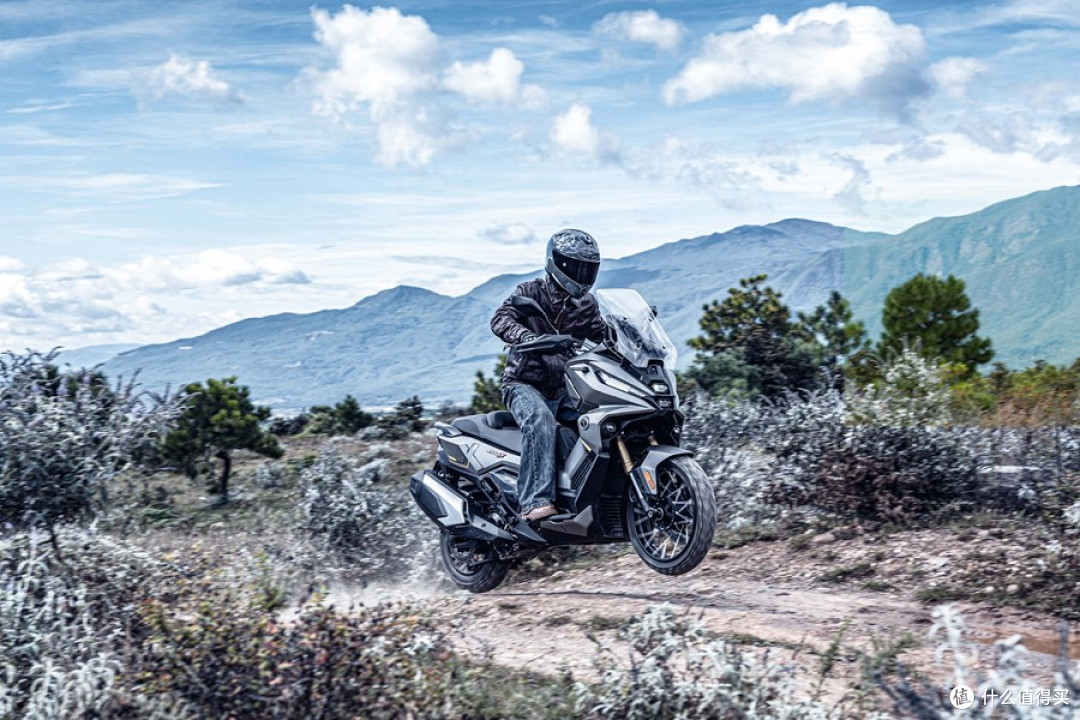 3万级踏板双雄对决！TVL350与SR450X，5千元差价赛道级差异