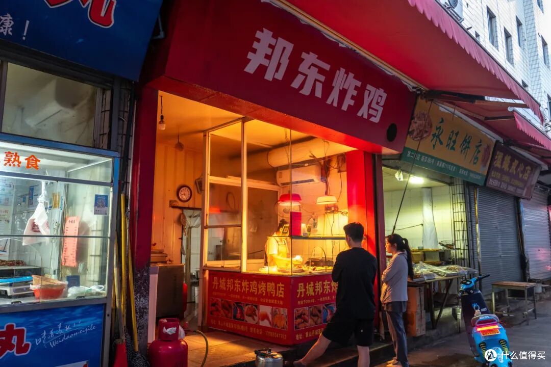 因为一条海上地铁开通成了顶流?不是的,这座小城已经好吃太久了