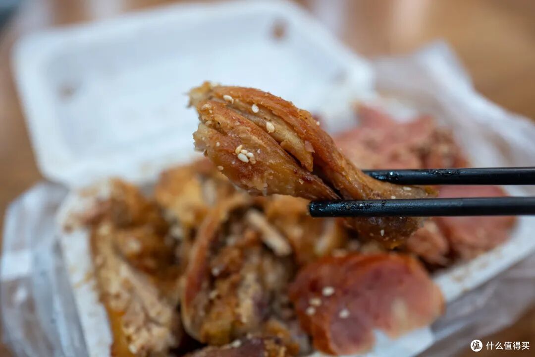 因为一条海上地铁开通成了顶流?不是的,这座小城已经好吃太久了