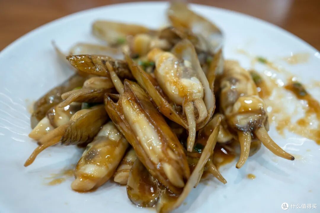 因为一条海上地铁开通成了顶流?不是的,这座小城已经好吃太久了